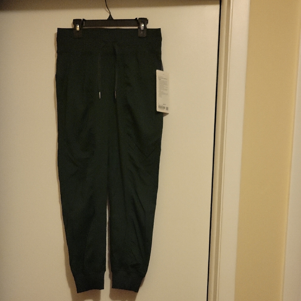 NWT: lululemon Dance Studio MR 7/8 Jogger